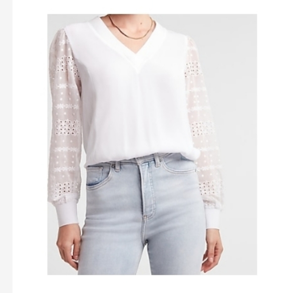 Express NWT lace sleeve v neck popover - Picture 1 of 6
